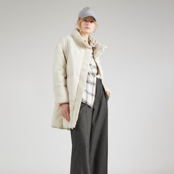 GAP Duvet Wrap Puffer Coat- Color Ivory-Oversized - Picture 4 of 10